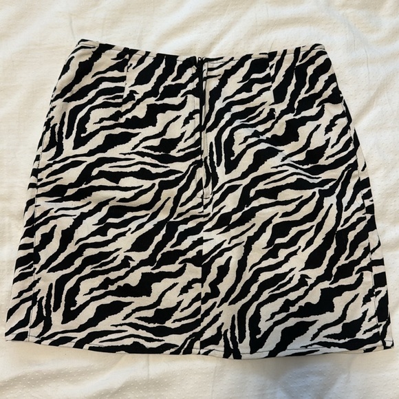 Motel Rocks Skirt - Picture 3 of 4